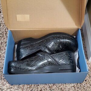 Dansko shoes professional tooled black style 906-02020 size 40